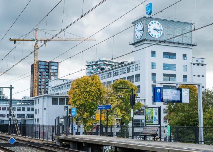 De stad Eindhoven gezien vanaf station Strijp S Eindhoven