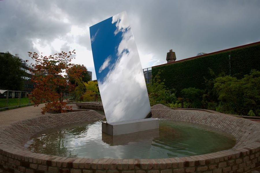 Sky Mirror van Anish Kapoor, verworven voor museum de Pont ter gelegenheid van het 25-jarig bestaan van het museum