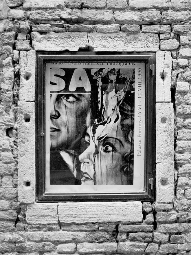Foto Walker Evans in muur Venetië
