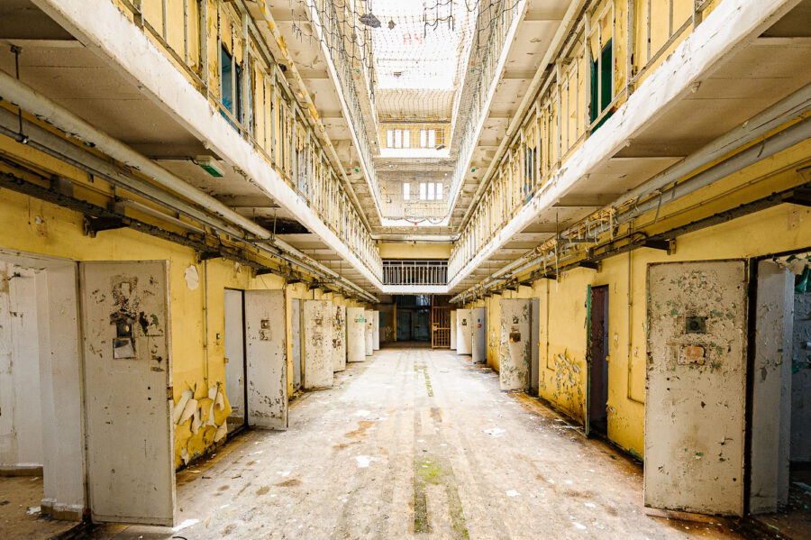 Urbex foto's van een oude en verlaten gevangenis in Wallonië, België