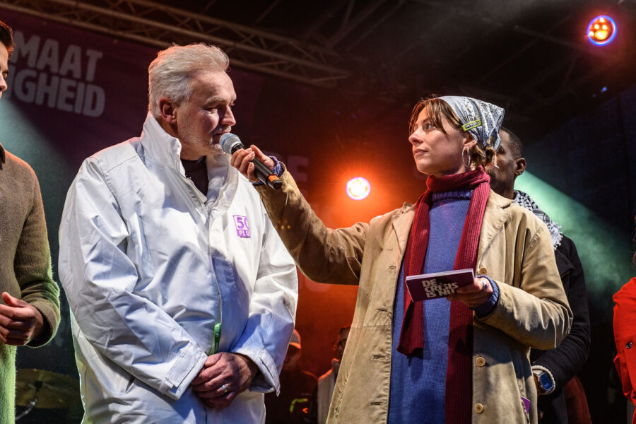 Politici op het podium tijdens de Klimaatmars Amsterdam 2023