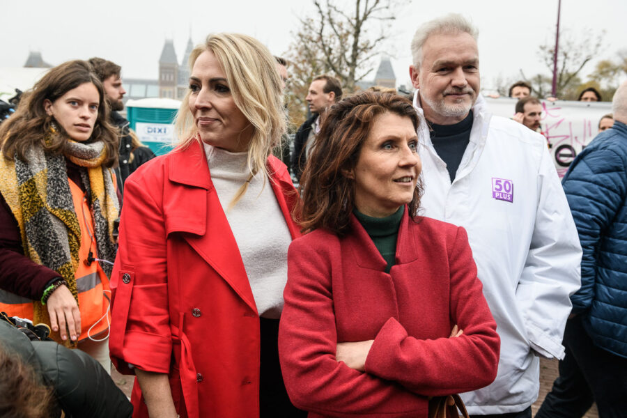 Esther Ouwehand (PvdD), Gerard van Hooft (50Plus) en Lilian Marijnissen (SP) tijdens de )Klimaatmars Amsterdam 2023