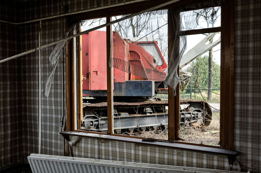 Restanten van houten huisje bij De Moer, Brabant