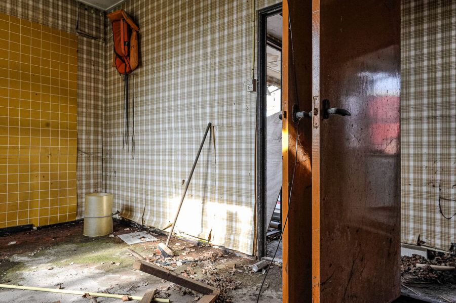 Restanten van houten huisje bij De Moer, Brabant