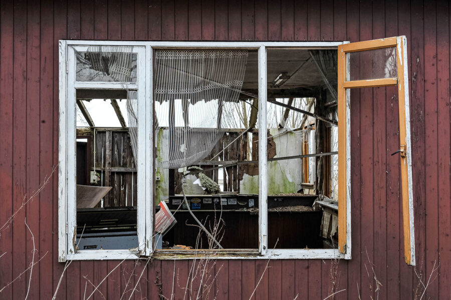 Restanten van houten huisje bij De Moer, Brabant