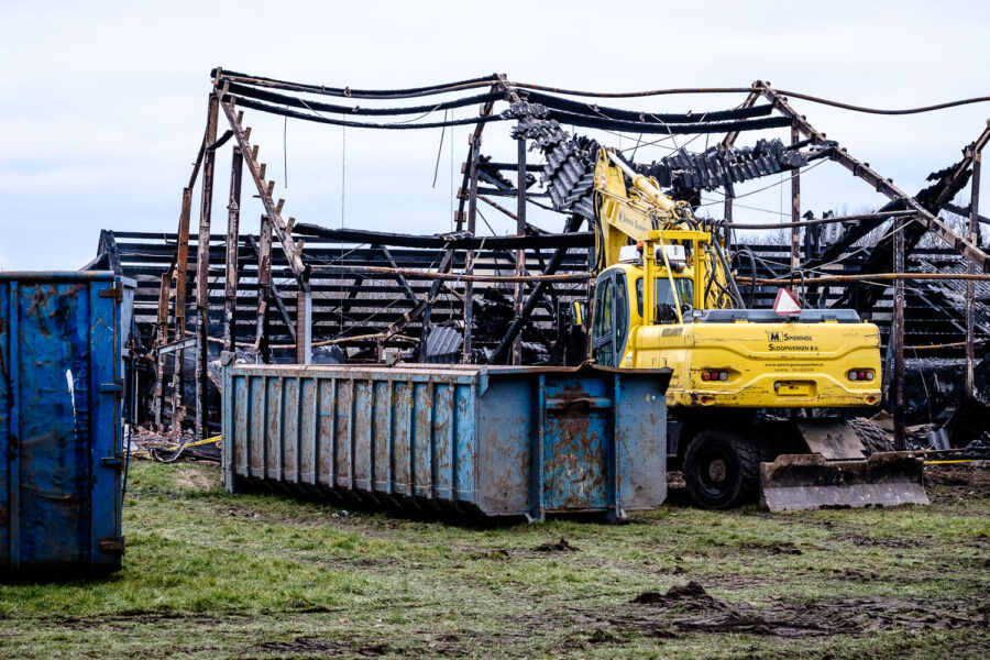Wake en opruimwerkzaamheden stalbrand Mill 2017
