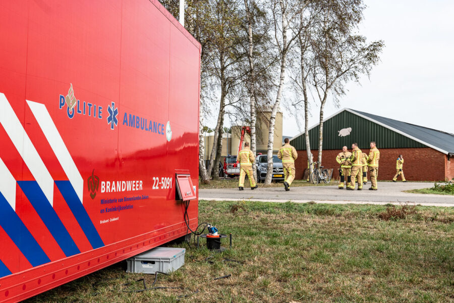 Brandweer bij stalbrand varkensstal Heusden 2018