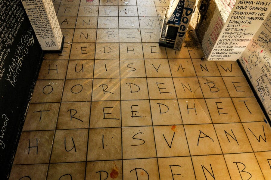 Tilburgse wijk Groeseind ten tijde van de sloop in 2010: House of Words