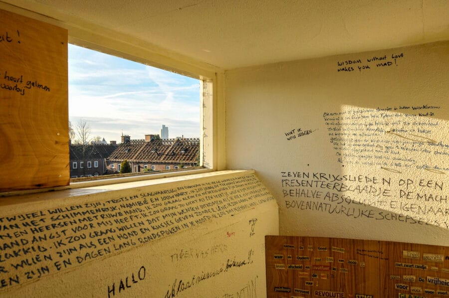 Tilburgse wijk Groeseind ten tijde van de sloop in 2010: House of Words met uitzicht op stukje Tilburg